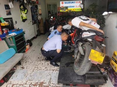 丰都公安交巡警开展打击"飙车炸街"专项整治行动